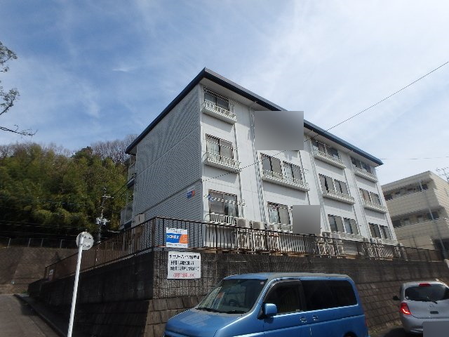 建物外観　ネット無料、鉄骨造、駐車場付きの物件です☆