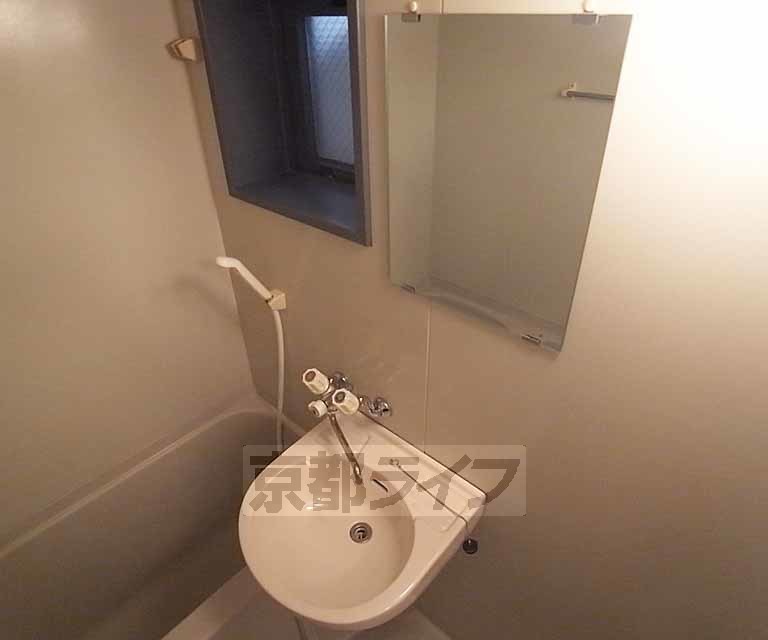 洗面設備　コンパクトな洗面です。