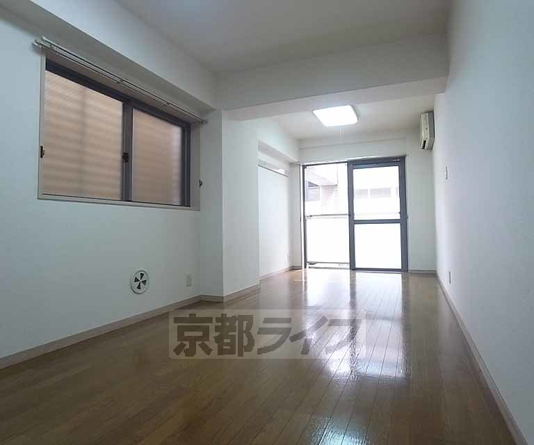 居室・リビング　広々としたお部屋です。