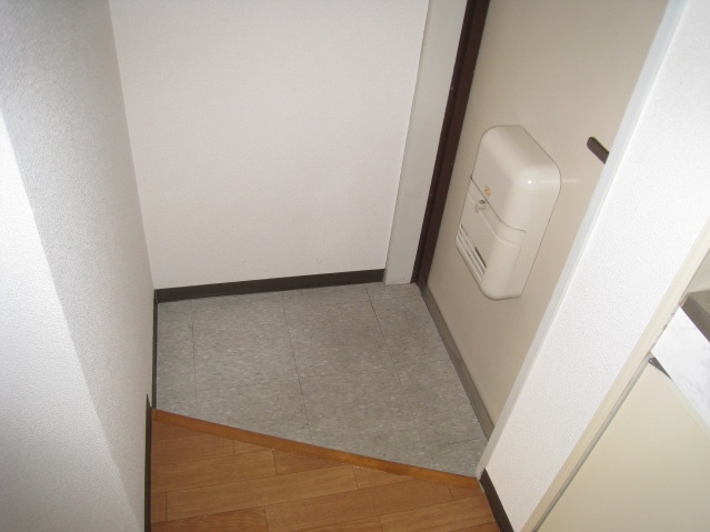 玄関　同物件別号室の写真です。