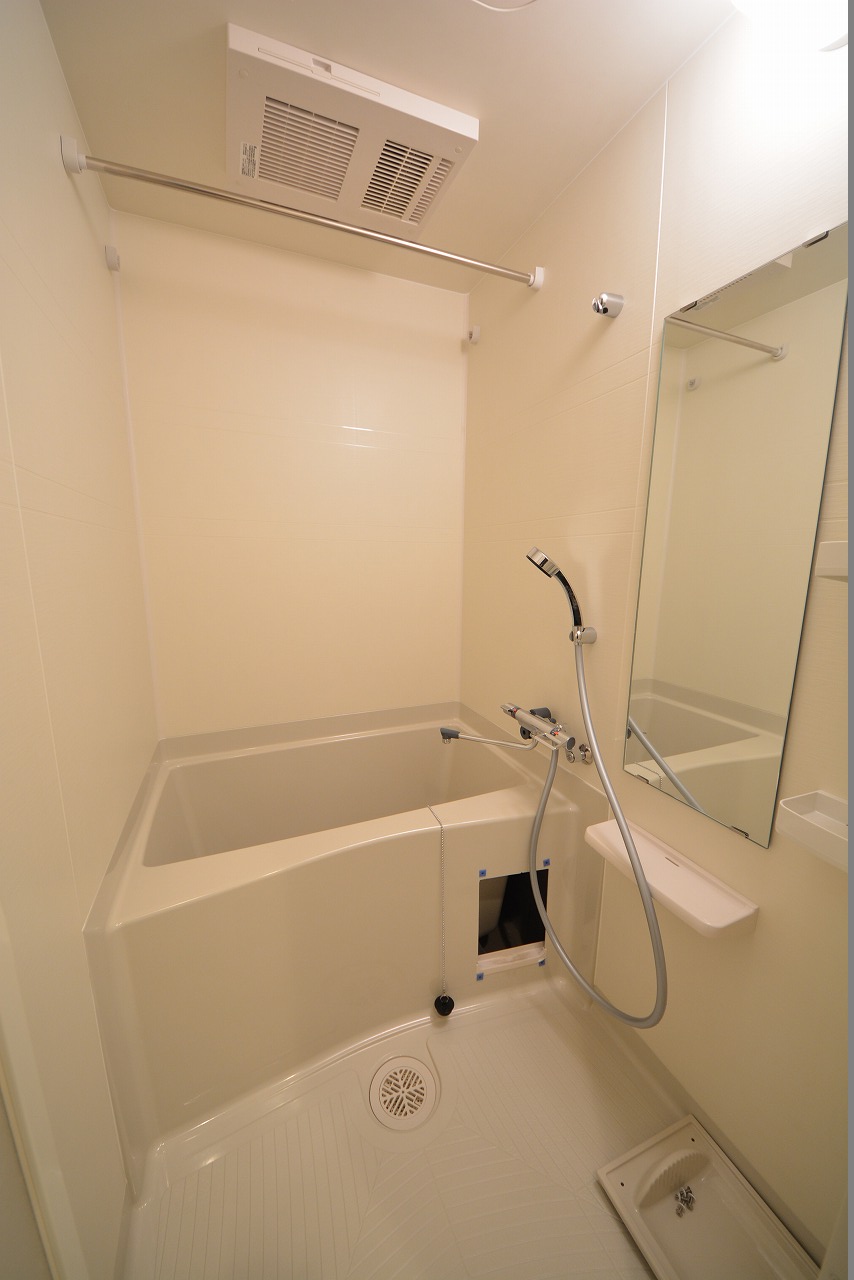 バス・シャワールーム　プレサンス松屋町駅前　清潔感あるお風呂