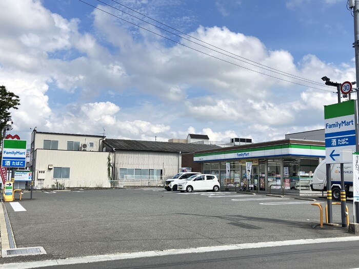 居室・リビング　ファミリーマート博多諸岡三丁目店（175m）