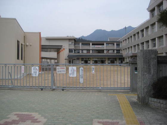 中学校　廿日市市立大野東中学校（中学校）まで675m