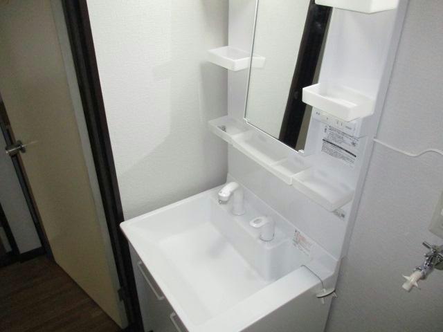 洗面設備　うれしい独立洗面台です