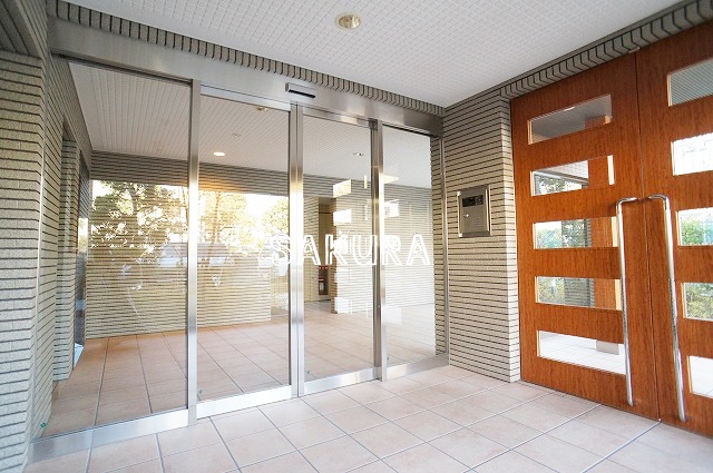 エントランス　高級感のある建物デザイン♪