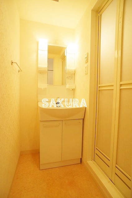 洗面設備　朝の身支度に欠かせない独立洗面台♪