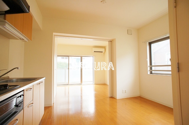 居室・リビング　開放感のあるゆったりとしたリビングです♪