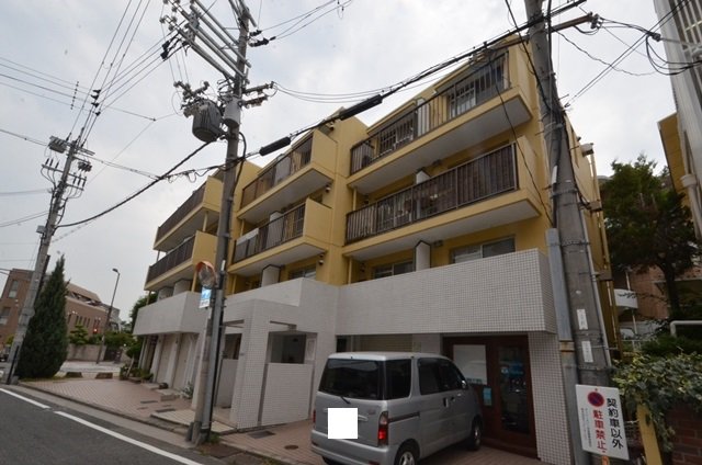 建物外観　安心のオートロック付き