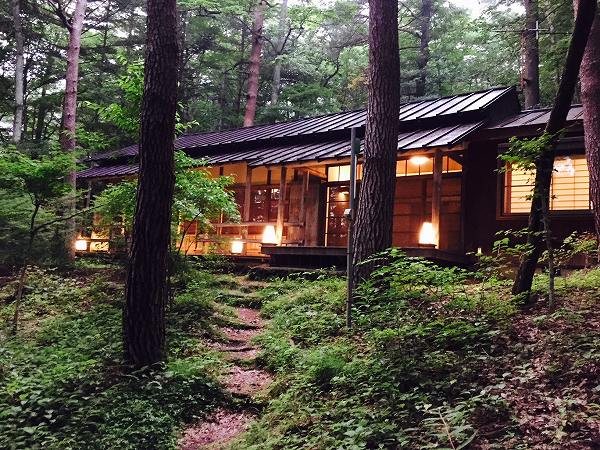 建物外観　思わず息を呑んでしまう老舗旅館のような佇まい。