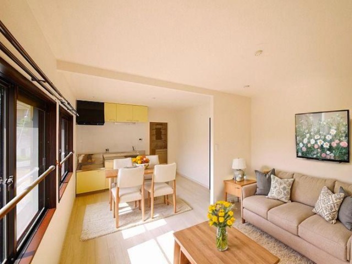 居室・リビング　CGで家具等を配置したもので家具等は含まれません