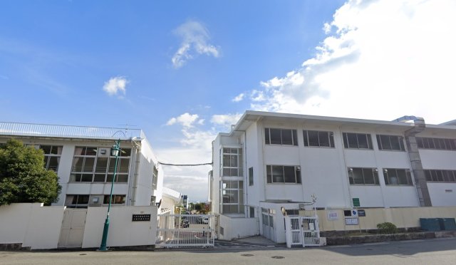 中学校　西宮市立苦楽園中学校（中学校）まで1947m