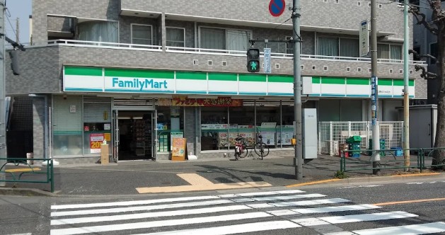 コンビニ　ファミリーマート目黒柿の木坂店（コンビニ）まで424m