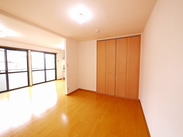 その他部屋・スペース　広くて明るい寝室