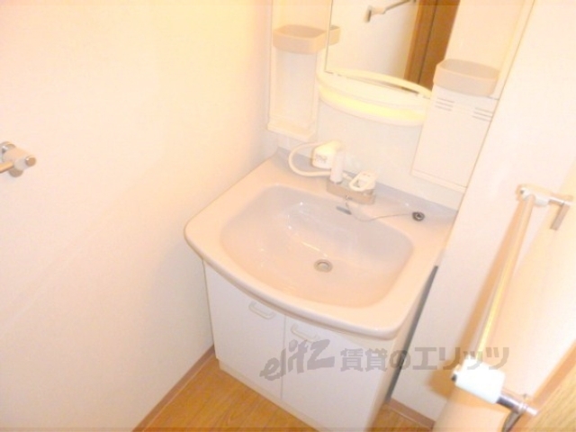 洗面設備　独立洗面台は嬉しいです。