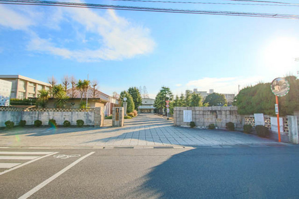 中学校　岡山市立操山中学校（中学校）まで956m