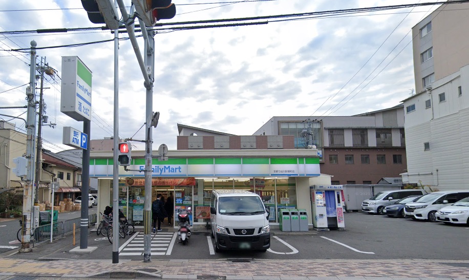 コンビニ　ファミリーマート 京都今出川針屋町店（コンビニ）まで378m