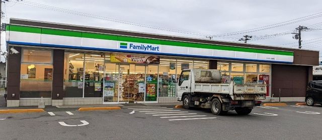コンビニ　ファミリーマートサカモト高柳店（コンビニ）まで950m