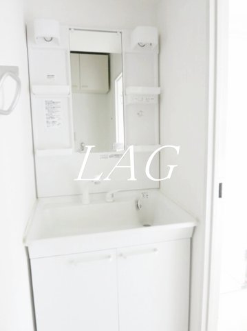 洗面設備　独立洗面台になります。