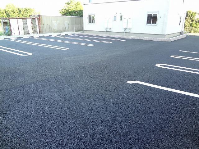 エントランス　駐車場