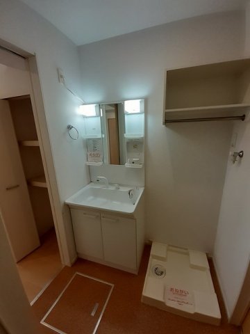 洗面設備　明るい洗面所です★