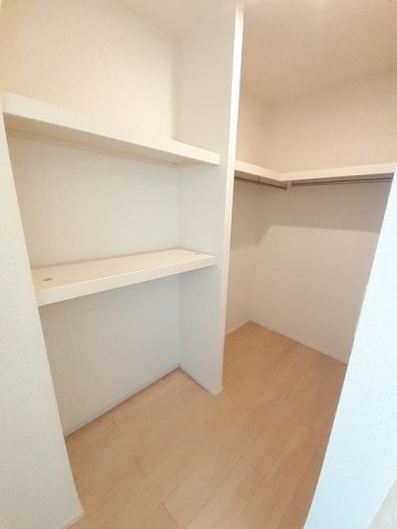 収納　ウォークスルークローゼットなので収納豊富です☆