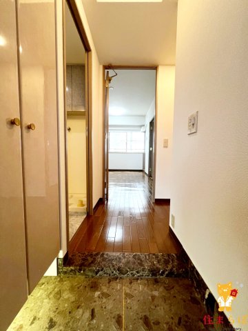 玄関　「気になったら、LINEで気軽に相談できますよ。」