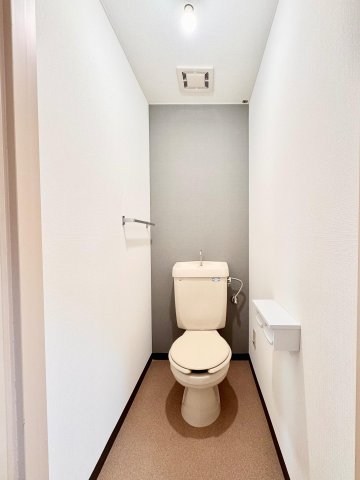 トイレ　スマホが置ける２連ペーパーホルダー付（温水便座はオプション）