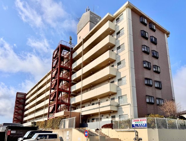 建物外観　圧巻の7階建て大規模マンション