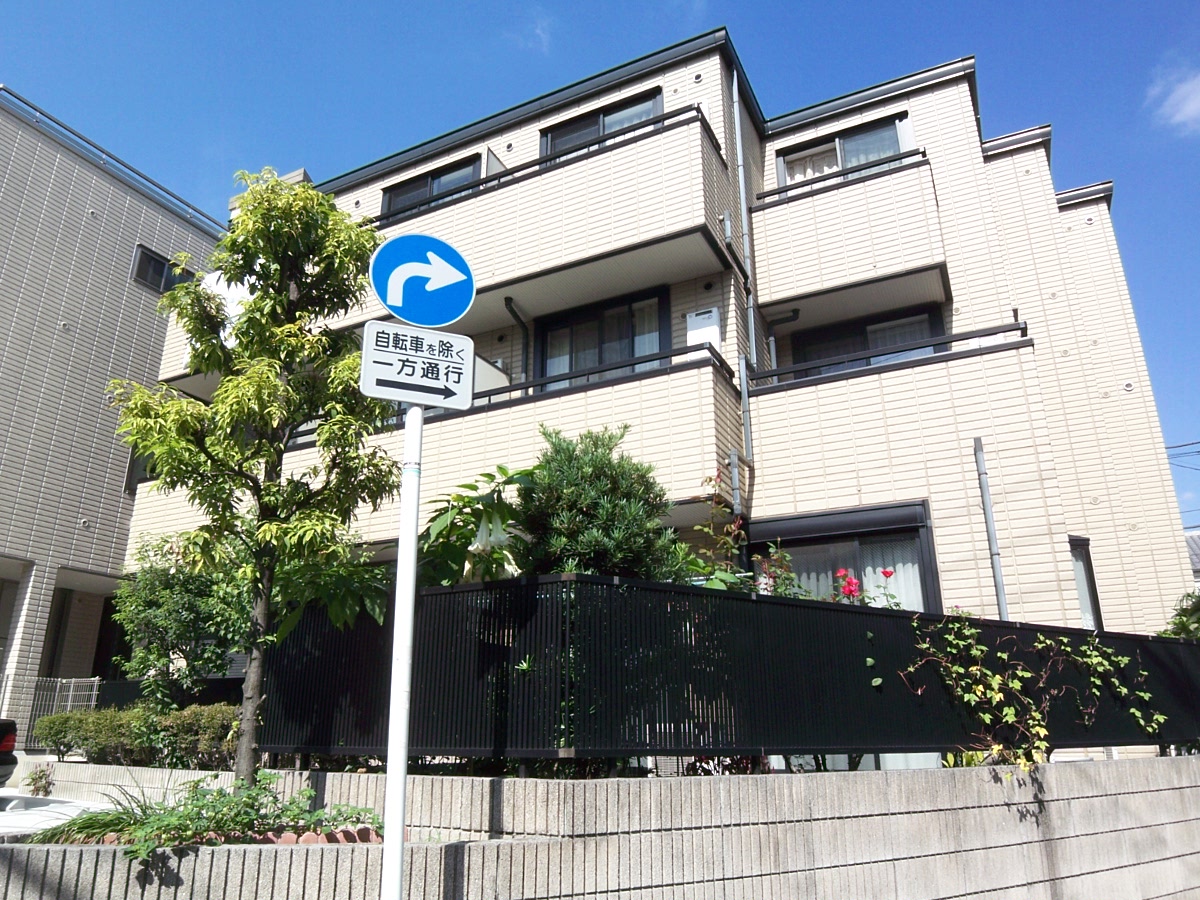小田急線 梅ケ丘駅 徒歩6分 3階建 築26年の外観写真