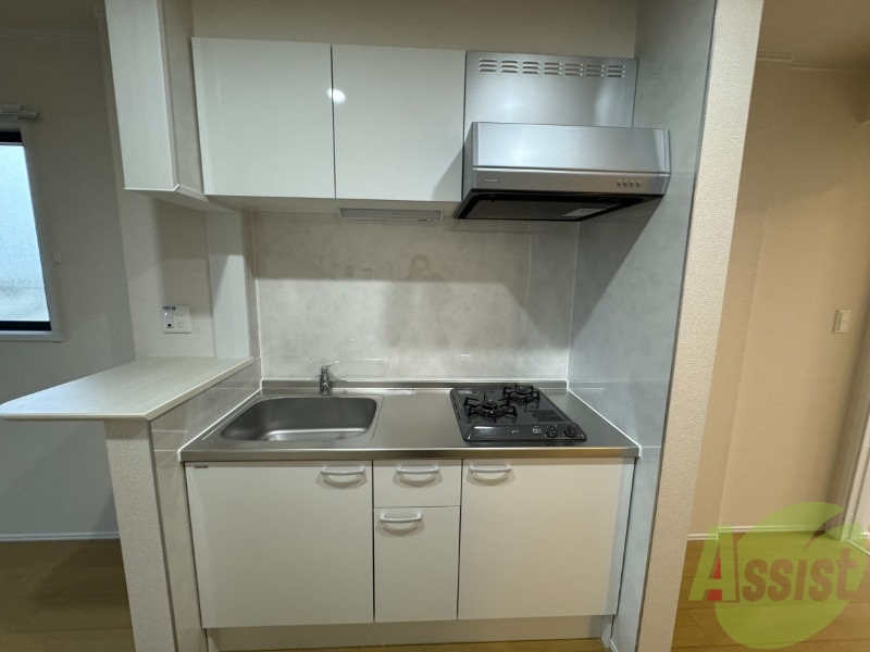 キッチン　キッチンは作業台もあり広めなので使いやすそうですね。