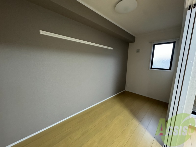 その他部屋・スペース　寝室になりそうな洋室です。シンプルで落ち着きますね。