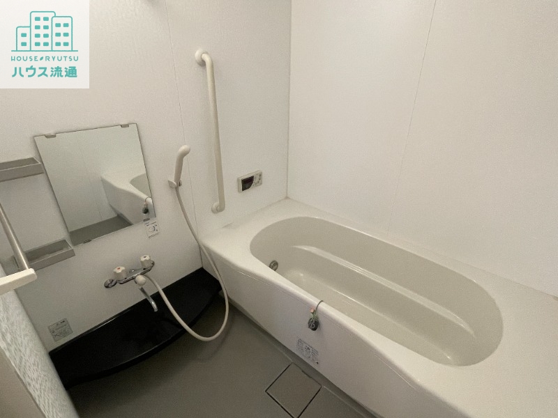 バス・シャワールーム　※別号室・間取り反転タイプの室内写真です