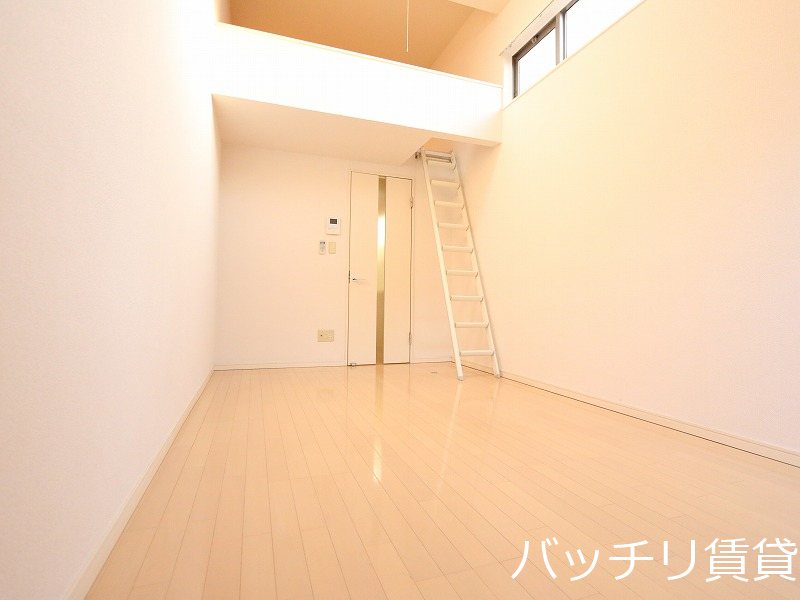 居室・リビング　同型タイプの為、現状を優先致します。