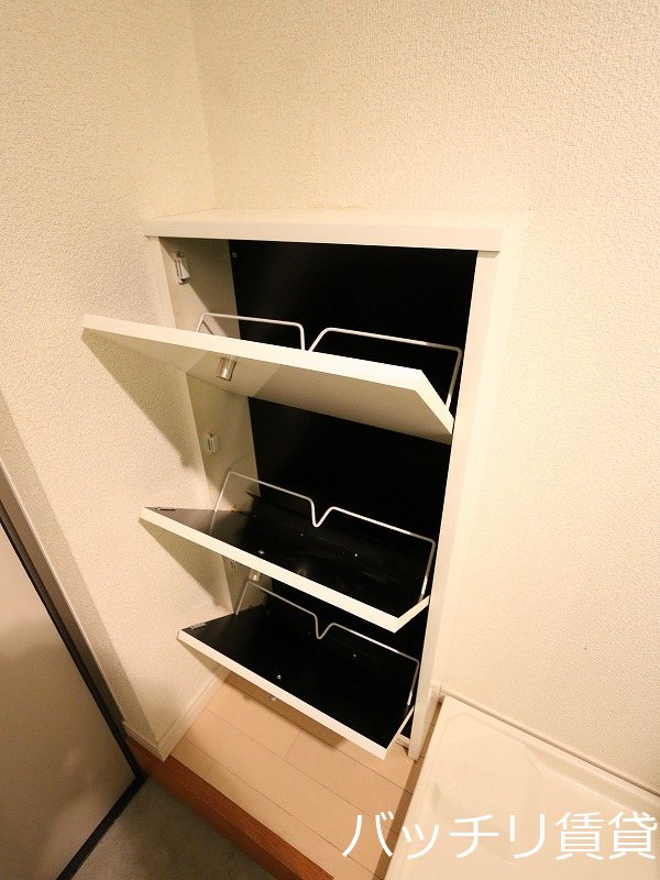 玄関　同型タイプの為、現状を優先致します。