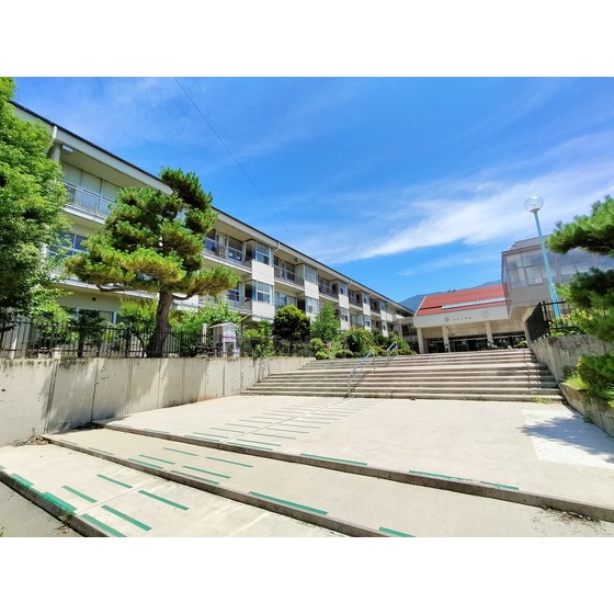 小学校　坂城町立坂城小学校（小学校）まで321m