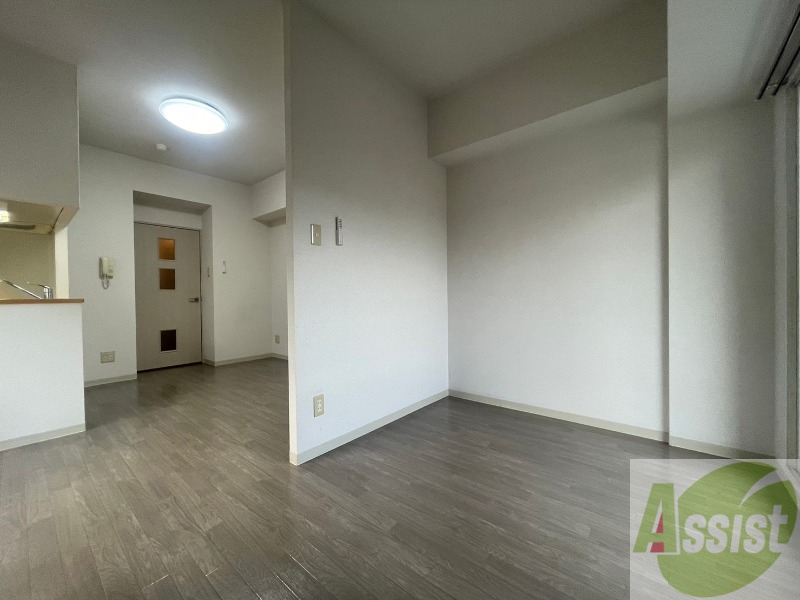 その他部屋・スペース　寝室はこちらです。光が差し込む、温かみのあるお部屋です。