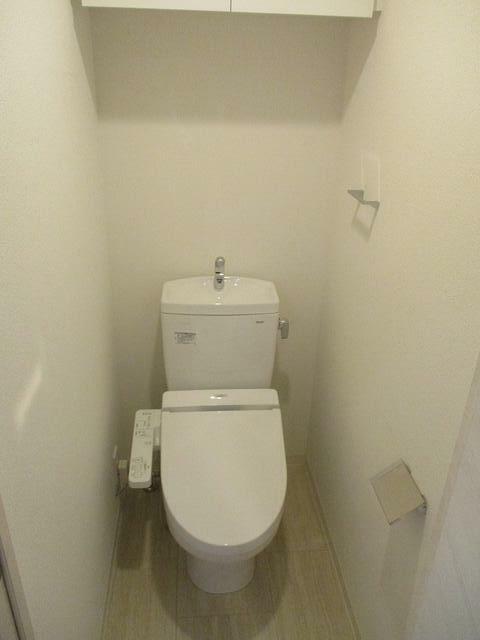 トイレ　温水洗浄便座です