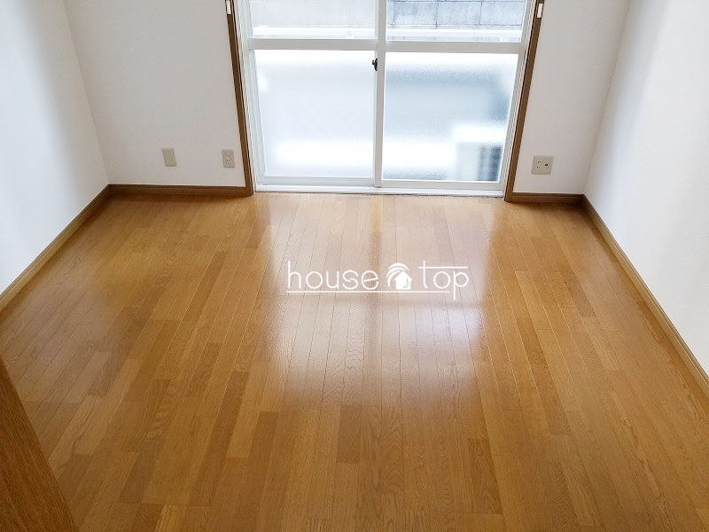 居室・リビング　日当たりの良いお部屋ですよ♪