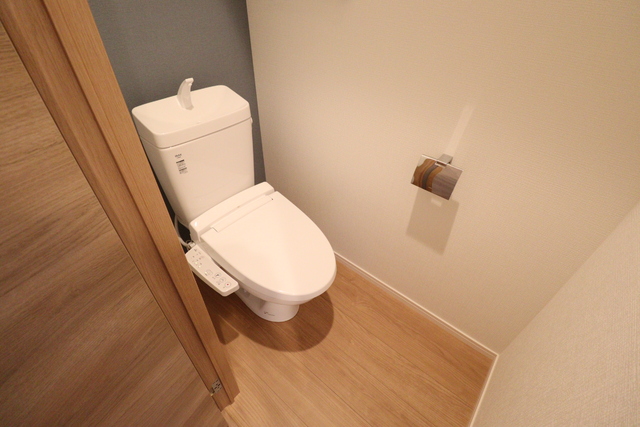 トイレ　バストイレ別です。