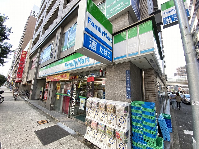 コンビニ　ファミリーマート（コンビニ）まで112m