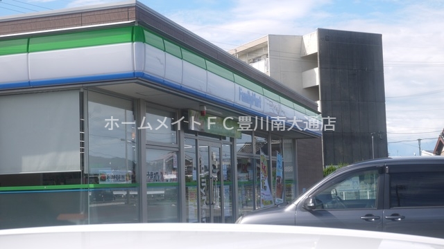 コンビニ　ファミリーマート豊橋岩屋町店（コンビニ）まで506m