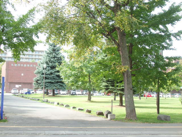 その他　体育センター（その他）まで884m