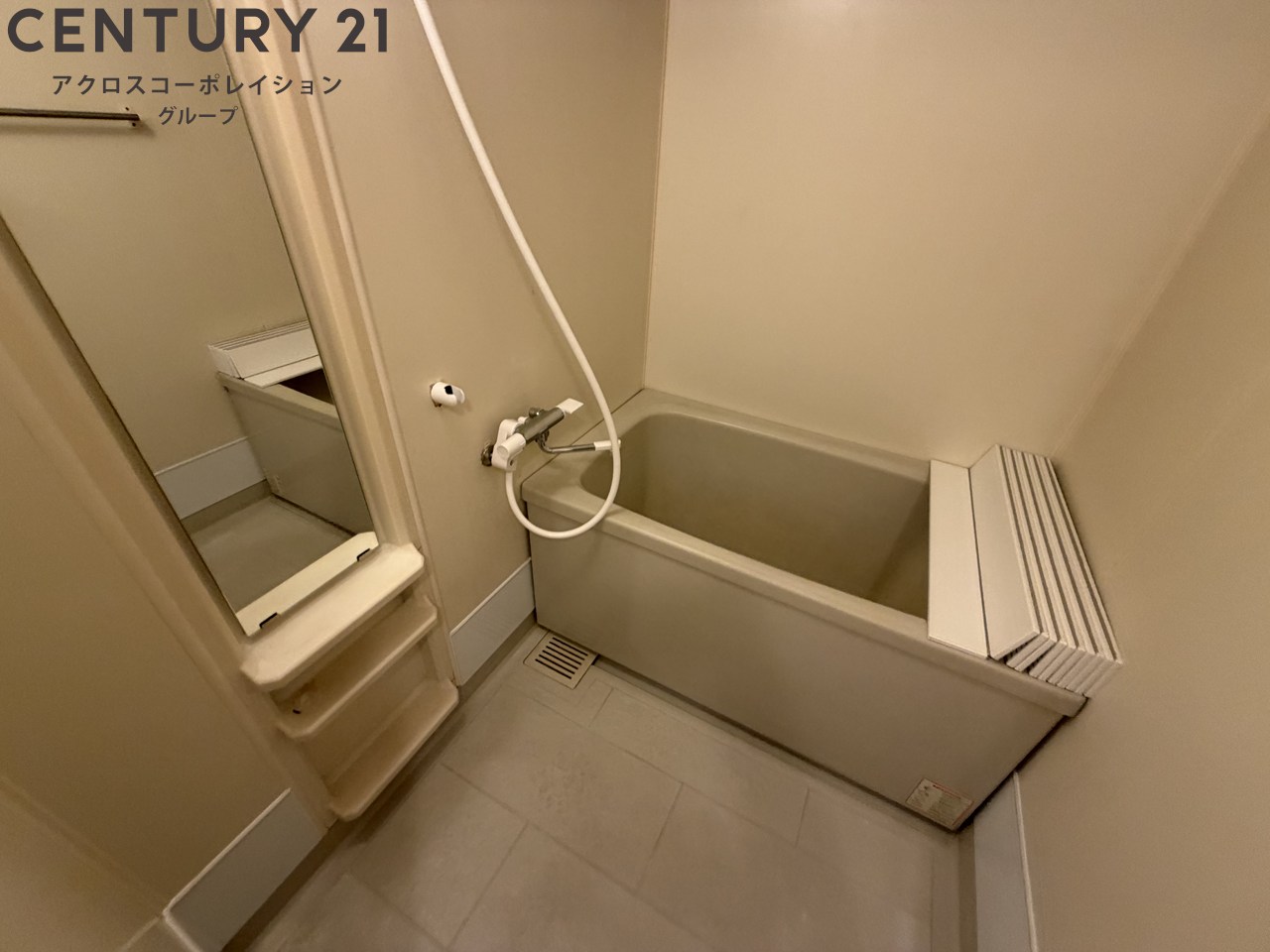 バス・シャワールーム　鏡有