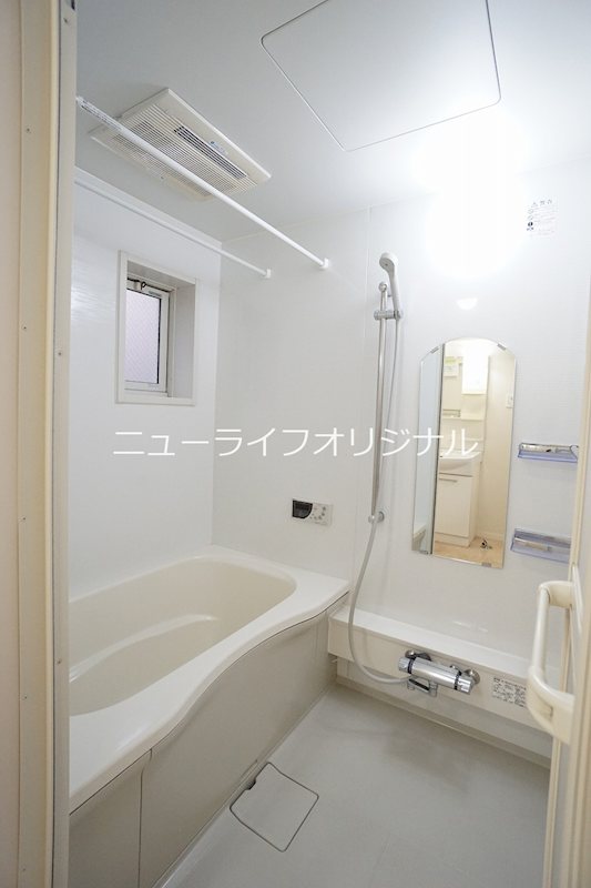 バス・シャワールーム　追焚機能はもちろん浴室乾燥機付きです！