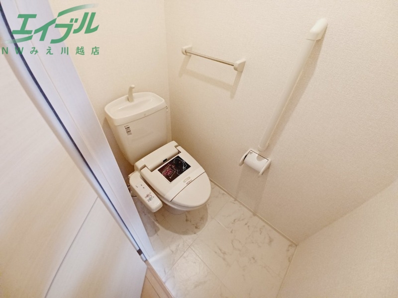 トイレ　同型別室のお写真です。