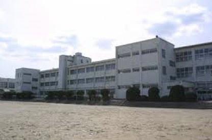 中学校　賀町立遠賀中学校（中学校）まで1500m