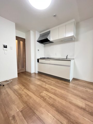 居室・リビング　別号室の写真です。ご参考までに