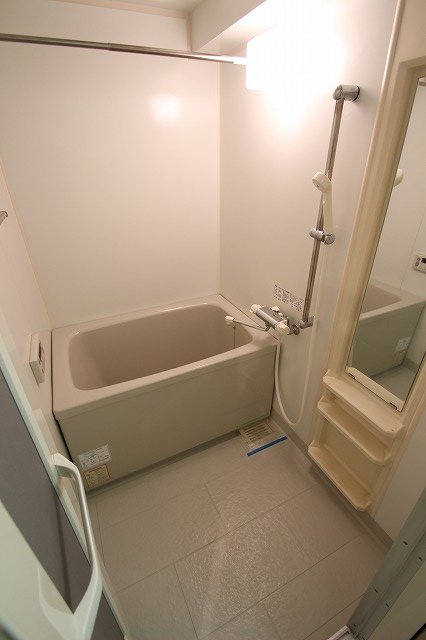 バス・シャワールーム　同物件、別号室のものです。
