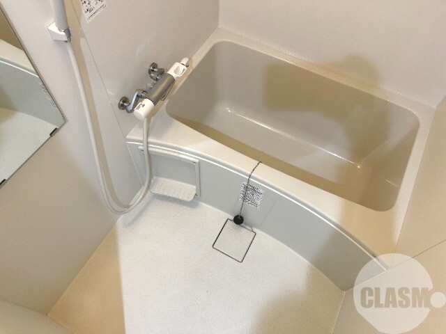 バス・シャワールーム　キレイにリフォームされています♪