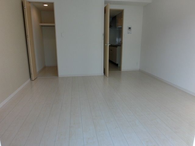 居室・リビング　バルコニーから見た居室です